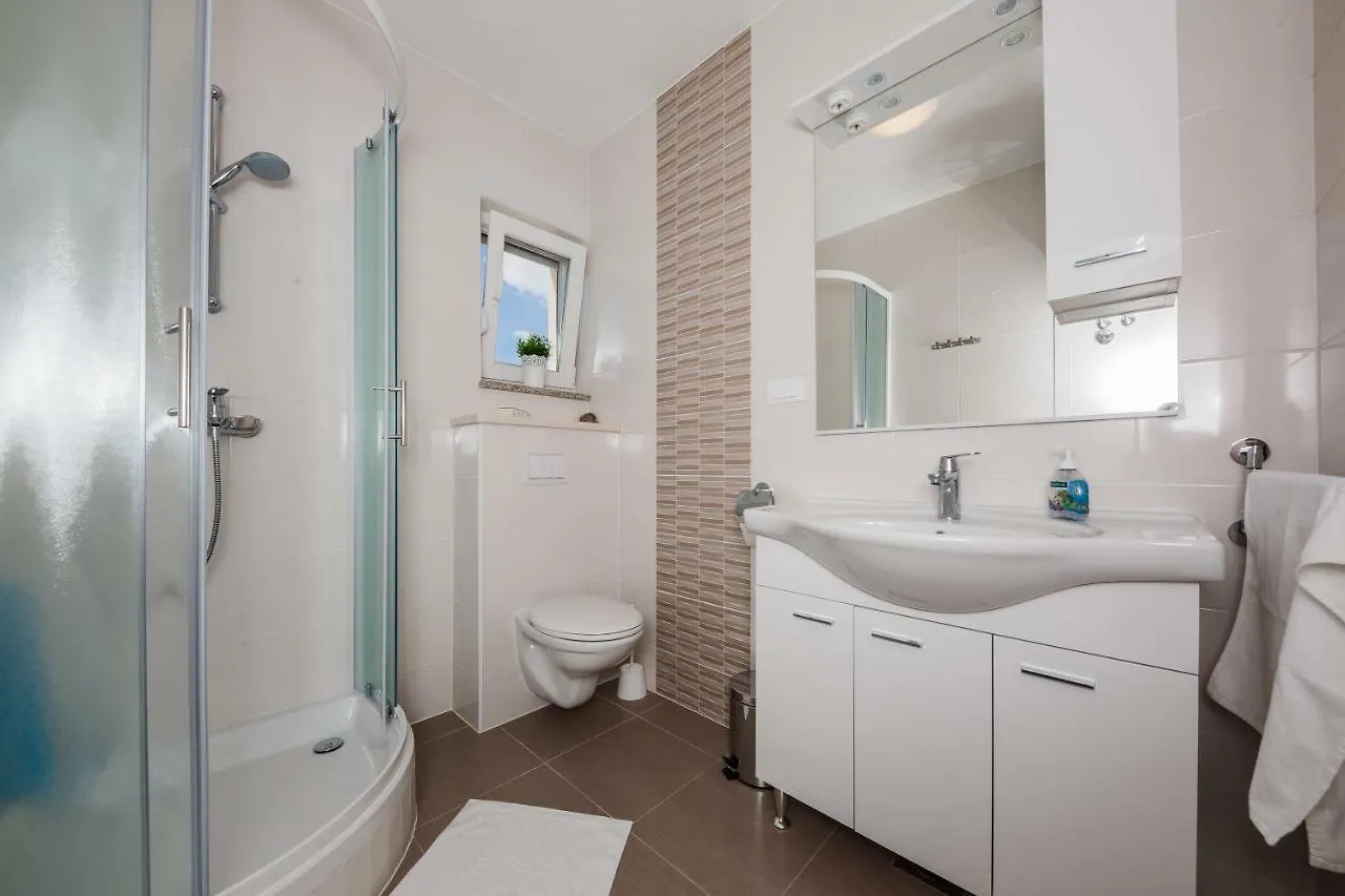 Apartments Mare Trogir 0*,