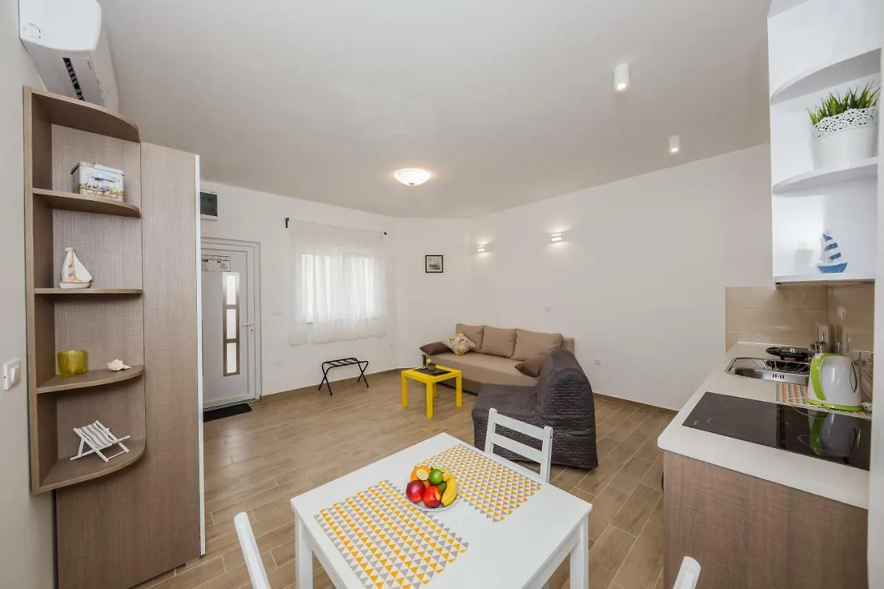 Apartments Mare Trogir 0*,